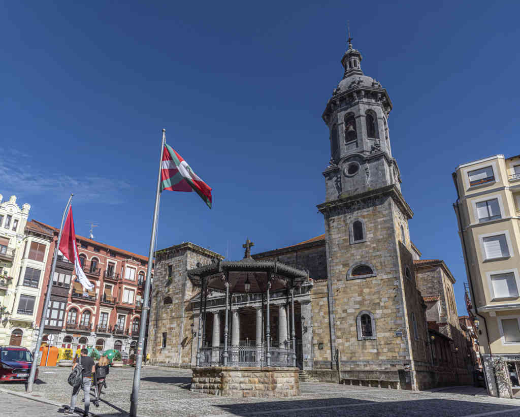 Vizcaya - Bermeo 19 - iglesia de Santa María.jpg